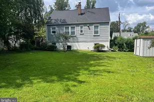 4023 Woodland Dr, Fairfax, VA 22030 - Photo 2