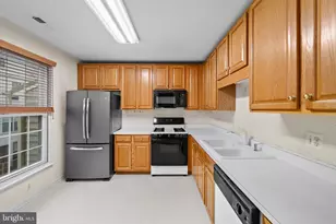 4110 Vanderbilt Ct, Fairfax, VA 22030 - Photo 4