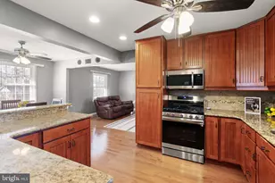 10228 Shiloh St, Fairfax, VA 22030 - Photo 18