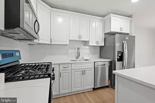 10171 Fair Woods Dr, Fairfax, VA 22030 - Photo 8
