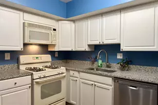 10135 Fair Woods Dr, Fairfax, VA 22030 - Photo 16