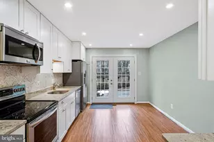 3236 Cambridge Ct, Fairfax, VA 22030 - Photo 4