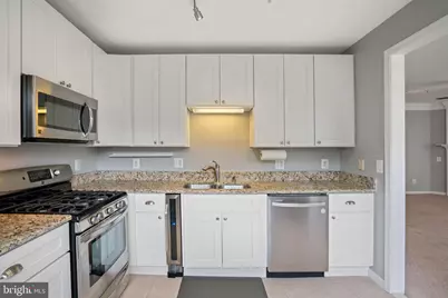4105 Oxford Lane #302, Fairfax, VA 22030 - Photo 6