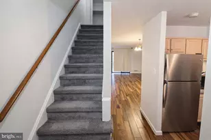 11104 Snug Haven Ln, Fairfax, VA 22030 - Photo 2