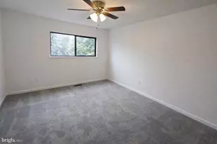 11104 Snug Haven Ln, Fairfax, VA 22030 - Photo 8