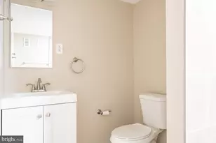 3903 Fairview Dr, Fairfax, VA 22030 - Photo 32