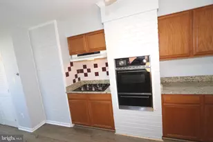 10932 Fairchester Dr, Fairfax, VA 22030 - Photo 8