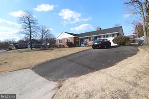 10932 Fairchester Dr, Fairfax, VA 22030 - Photo 2