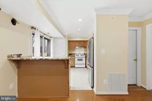 10161 Fair Woods Dr, Fairfax, VA 22030 - Photo 14