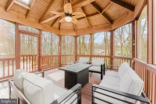 4318 Chancery Park Dr, Fairfax, VA 22030 - Photo 4