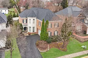 10089 McCarty Crest Ct, Fairfax, VA 22030 - Photo 4