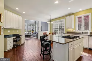 10089 McCarty Crest Ct, Fairfax, VA 22030 - Photo 14