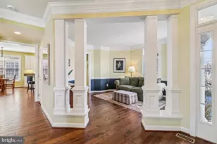 10089 McCarty Crest Ct, Fairfax, VA 22030 - Photo 8