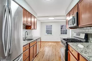 9752 Cardinal Rd, Fairfax, VA 22030 - Photo 6