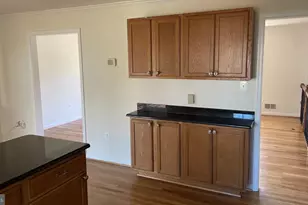 9821 Hampton Ln, Fairfax, VA 22030 - Photo 8