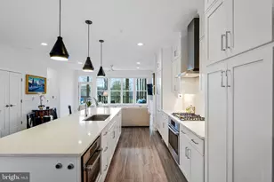 3548 Sutton Hts Cir, Fairfax, VA 22031 - Photo 4