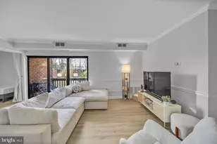 10725 W West Dr, Fairfax, VA 22030 - Photo 2