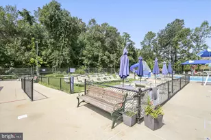 10025 Fair Woods Dr, Fairfax, VA 22030 - Photo 28