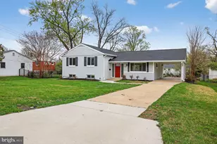 3811 Egan Dr, Fairfax, VA 22030 - Photo 2