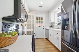 9924 Pinehurst Ave, Fairfax, VA 22030 - Photo 4