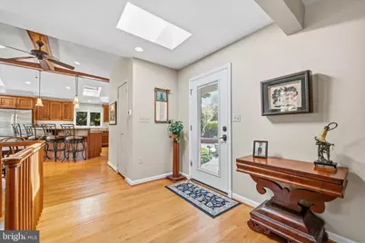 10122 Farmington Drive, Fairfax, VA 22030 - Photo 4