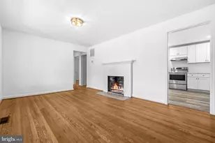 10705 Oak Pl, Fairfax, VA 22030 - Photo 8
