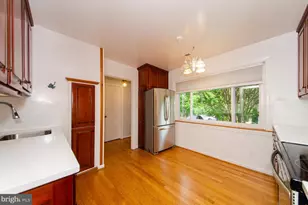 10413 Courthouse Dr, Fairfax, VA 22030 - Photo 4