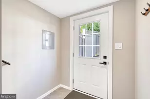 10237 Stratford Ave, Fairfax, VA 22030 - Photo 6