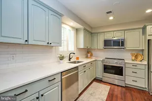 3886 University Dr, Fairfax, VA 22030 - Photo 6