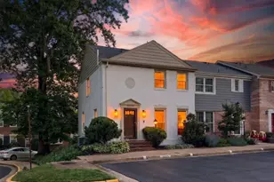 3225 Adams Ct, Fairfax, VA 22030 - Photo 2