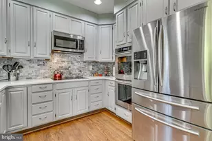 10468 Breckinridge Ln, Fairfax, VA 22030 - Photo 14