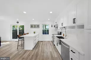 9774 Main St, Fairfax, VA 22031 - Photo 8