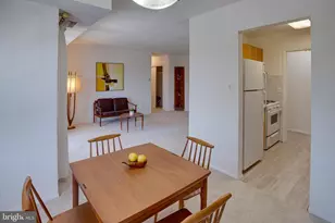3945 Lyndhurst Dr, Fairfax, VA 22031 - Photo 2