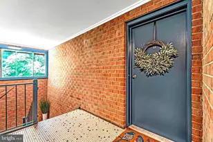 10167 Fair Woods Dr, Fairfax, VA 22030 - Photo 4