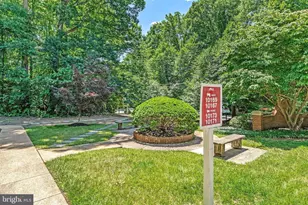 10167 Fair Woods Dr, Fairfax, VA 22030 - Photo 2