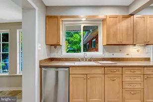 3435 Brookwood Dr, Fairfax, VA 22030 - Photo 4