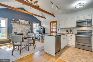10837 Warwick Ave, Fairfax, VA 22030 - Photo 8