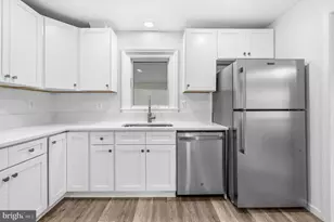 10705 Oak Pl, Fairfax, VA 22030 - Photo 4
