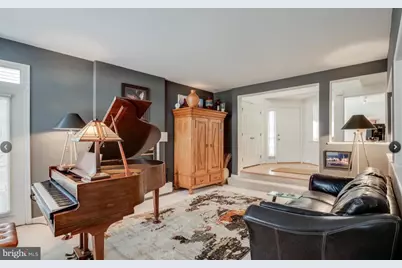 9810 Bolton Village Court, Fairfax, VA 22032 - Photo 6
