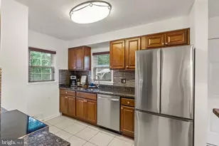 3912 Fairview Dr, Fairfax, VA 22031 - Photo 12