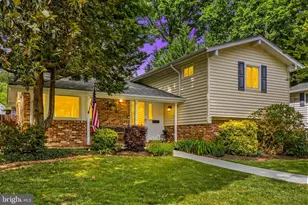 10208 Forest Ave, Fairfax, VA 22030 - Photo 2