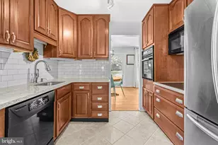 10208 Forest Ave, Fairfax, VA 22030 - Photo 16
