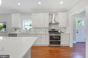 10811 Scott Dr, Fairfax, VA 22030 - Photo 16