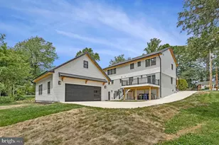 10211 Stratford Ave, Fairfax, VA 22030 - Photo 2