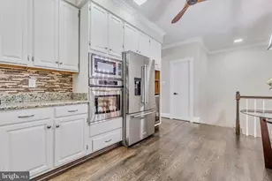 10449 Breckinridge Ln, Fairfax, VA 22030 - Photo 12