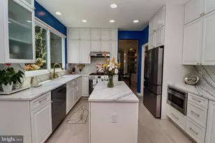 4001 Crestar Ct, Fairfax, VA 22032 - Photo 10
