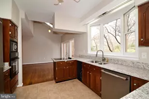 10200 Aspen Willow Dr, Fairfax, VA 22032 - Photo 6