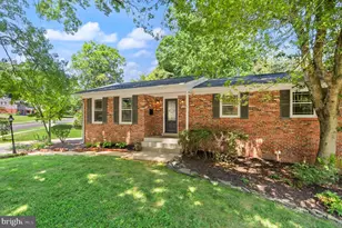 3231 Fair Woods Pkwy, Fairfax, VA 22030 - Photo 2