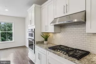 3961 Norton Pl, Fairfax, VA 22030 - Photo 4