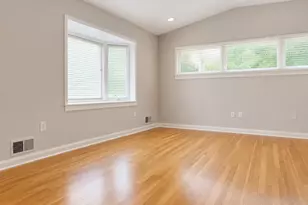 10827 Charles Dr, Fairfax, VA 22030 - Photo 2